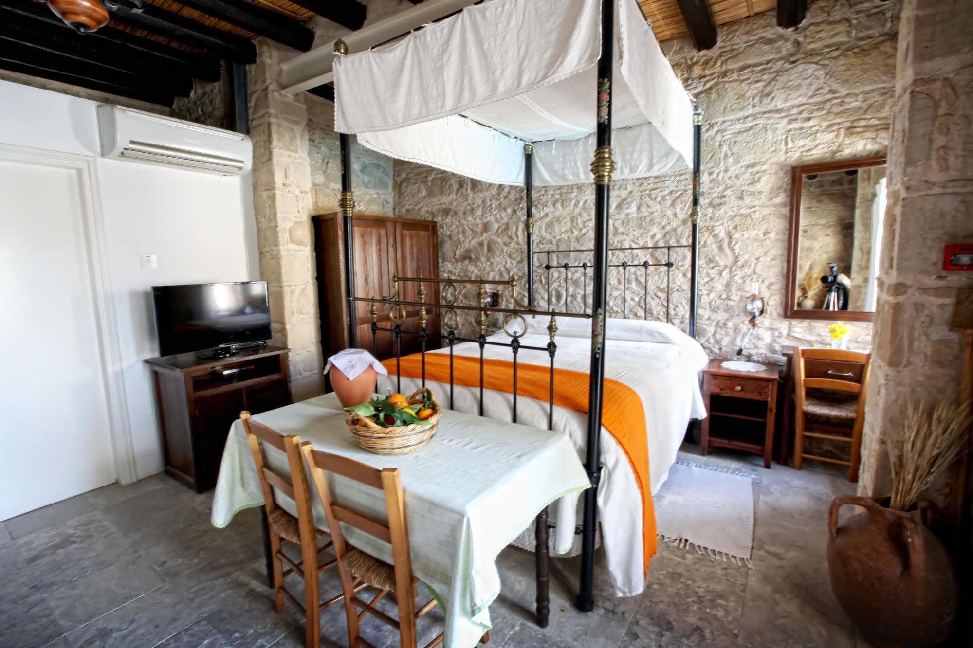 Leonidas Village Houses Goudhi Ngoại thất bức ảnh