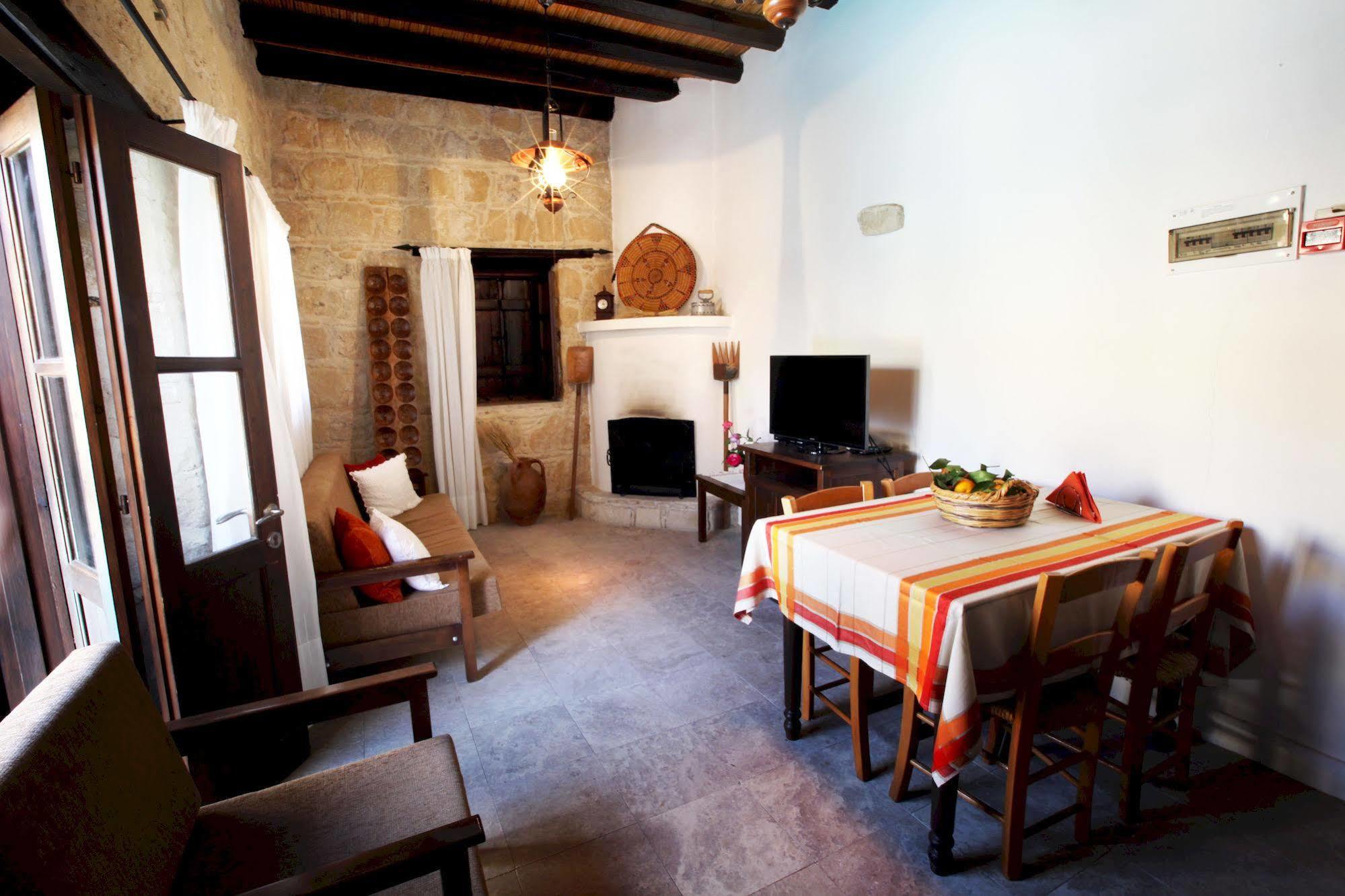 Leonidas Village Houses Goudhi Ngoại thất bức ảnh
