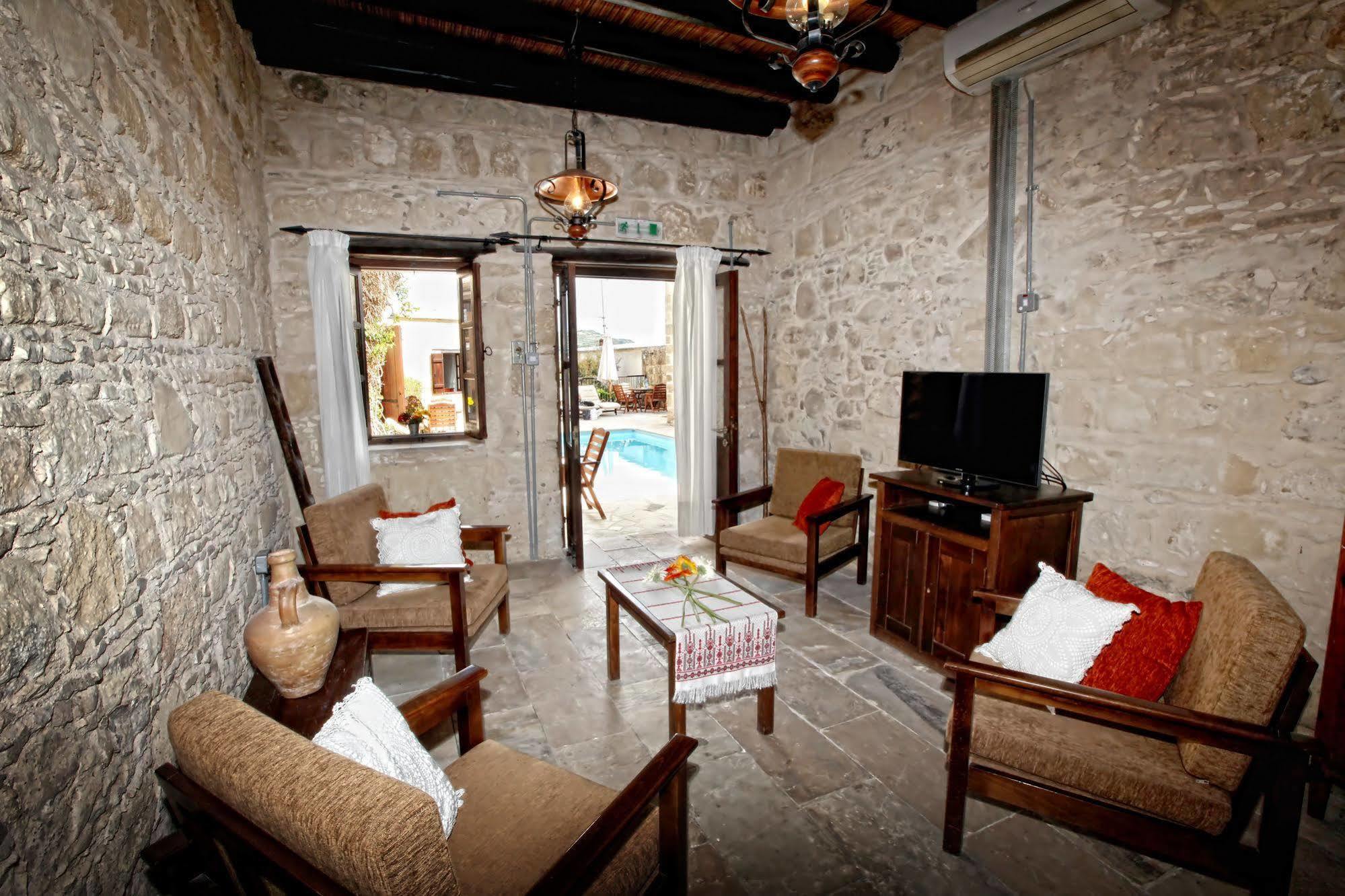 Leonidas Village Houses Goudhi Ngoại thất bức ảnh