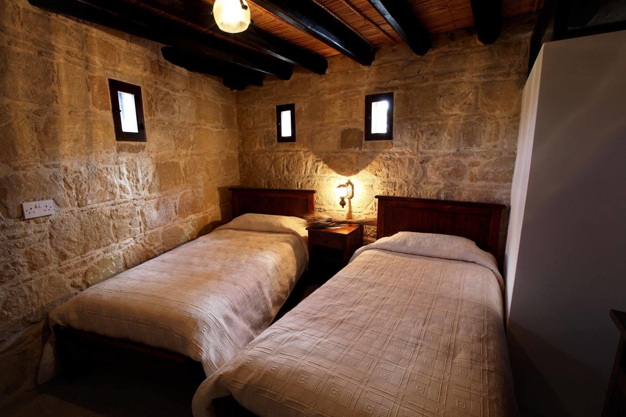 Leonidas Village Houses Goudhi Ngoại thất bức ảnh