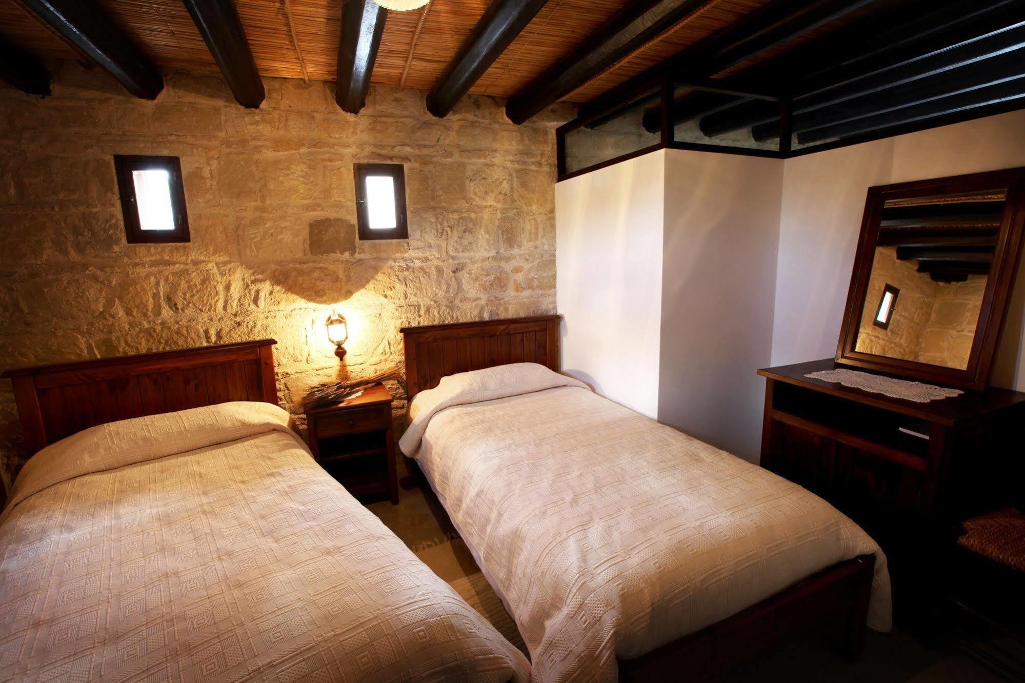 Leonidas Village Houses Goudhi Ngoại thất bức ảnh
